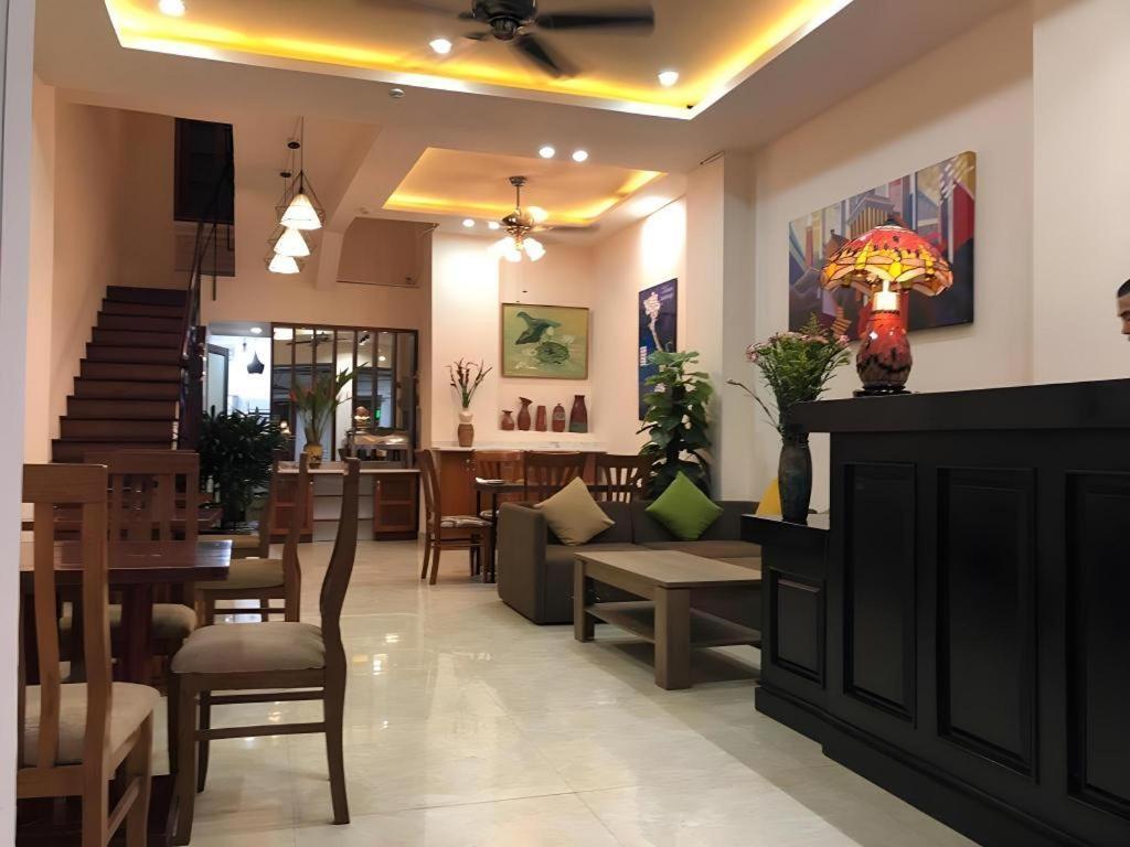 Old Quarter Family Hotel Hanoi Bagian luar foto