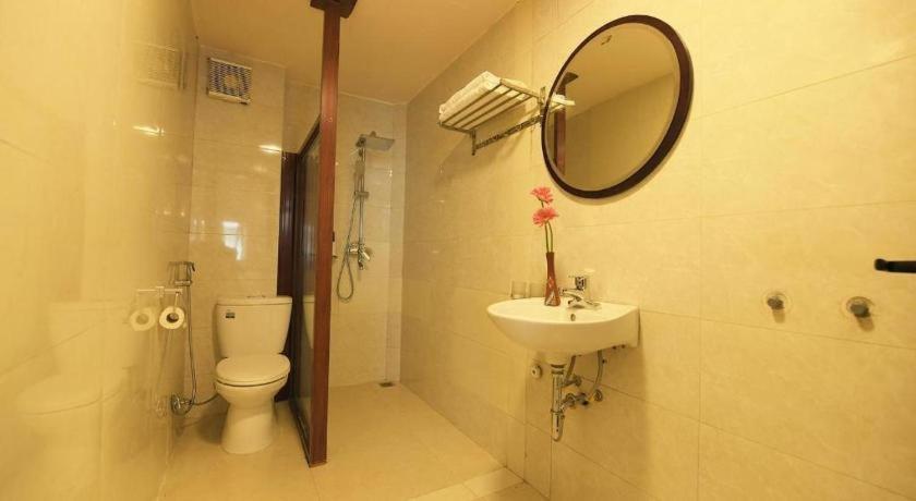 Old Quarter Family Hotel Hanoi Bagian luar foto